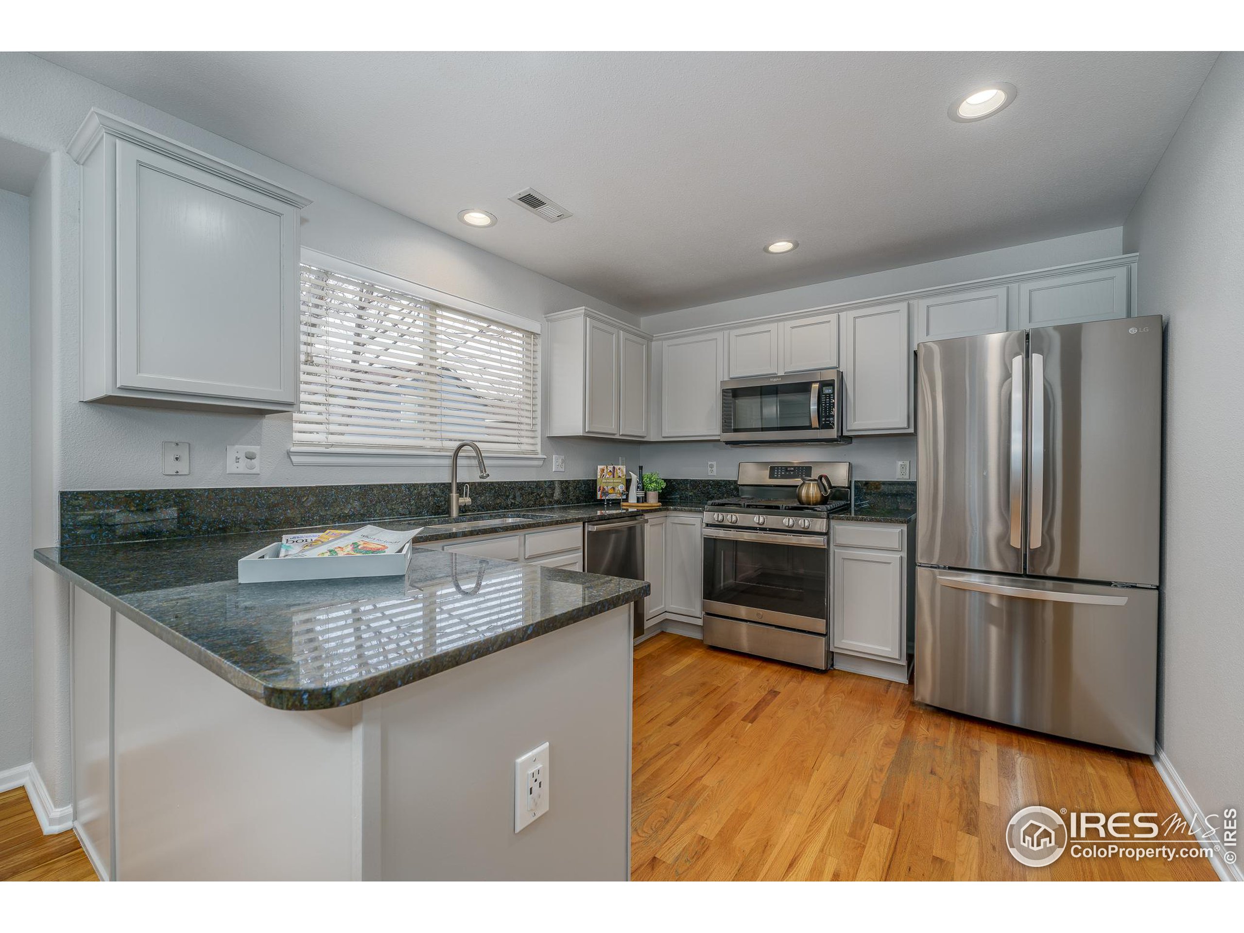 3142 W Yarrow Cir