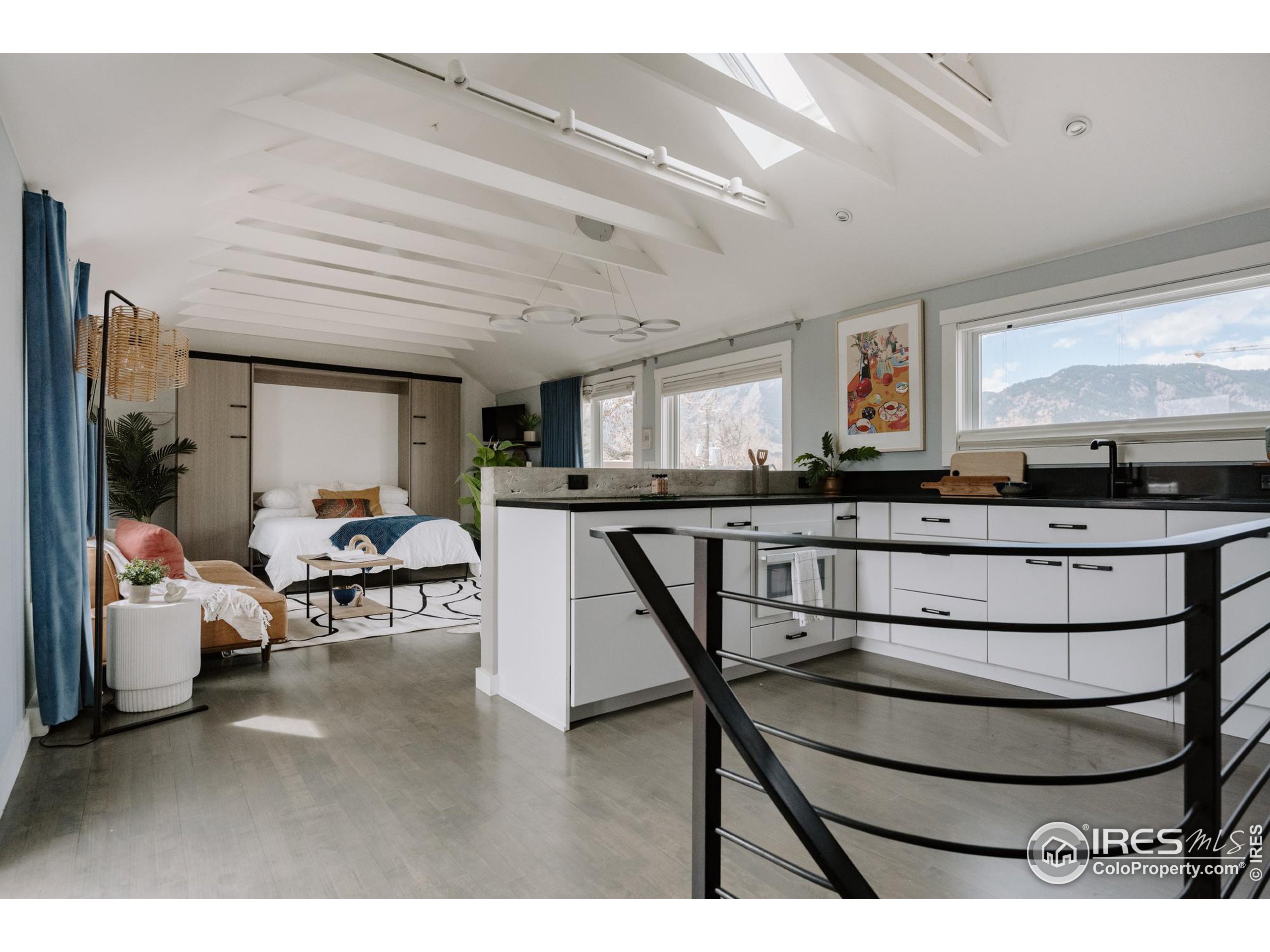 1938 Pearl St Unit: 201