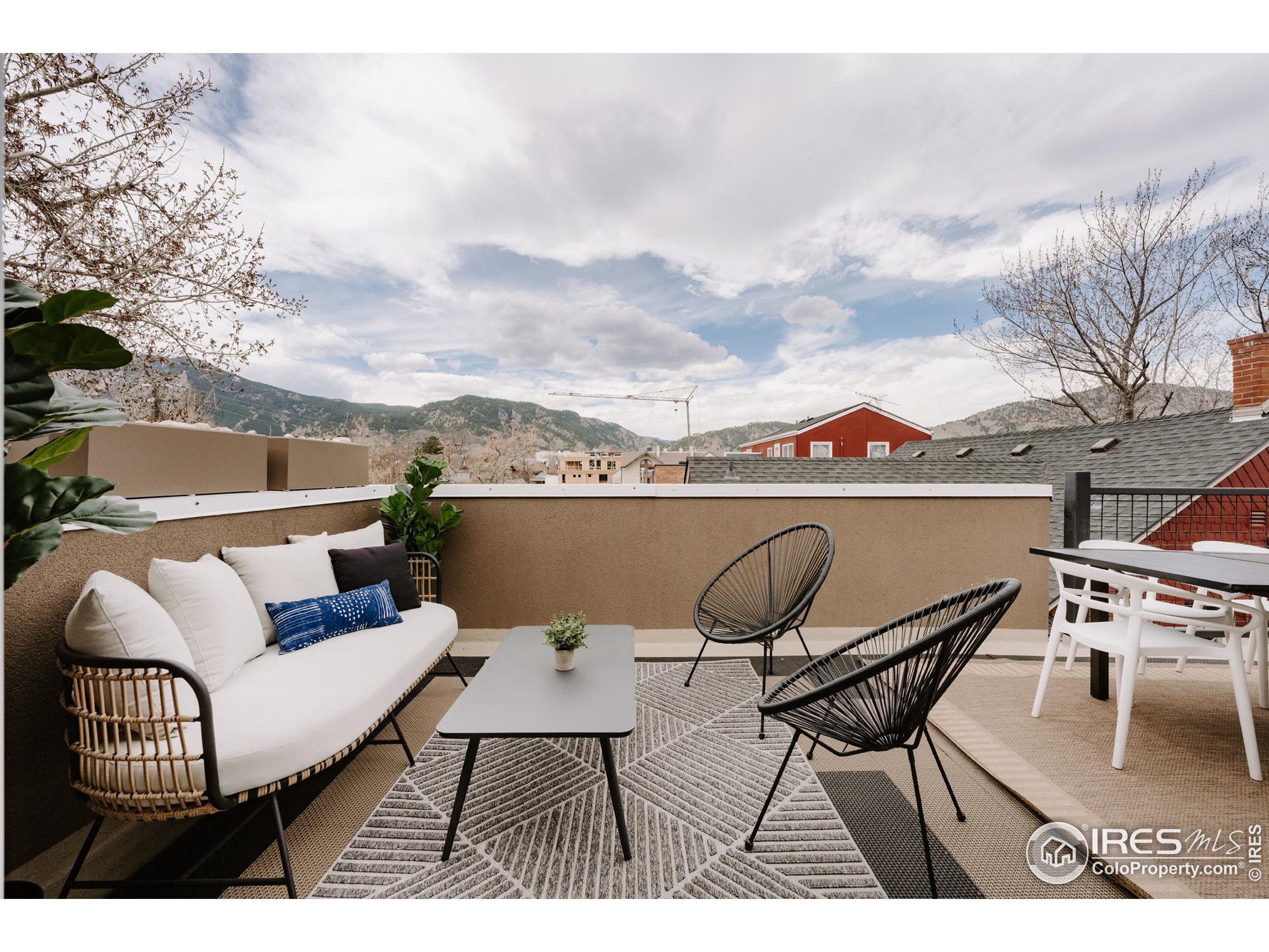 1938 Pearl St Unit: 201