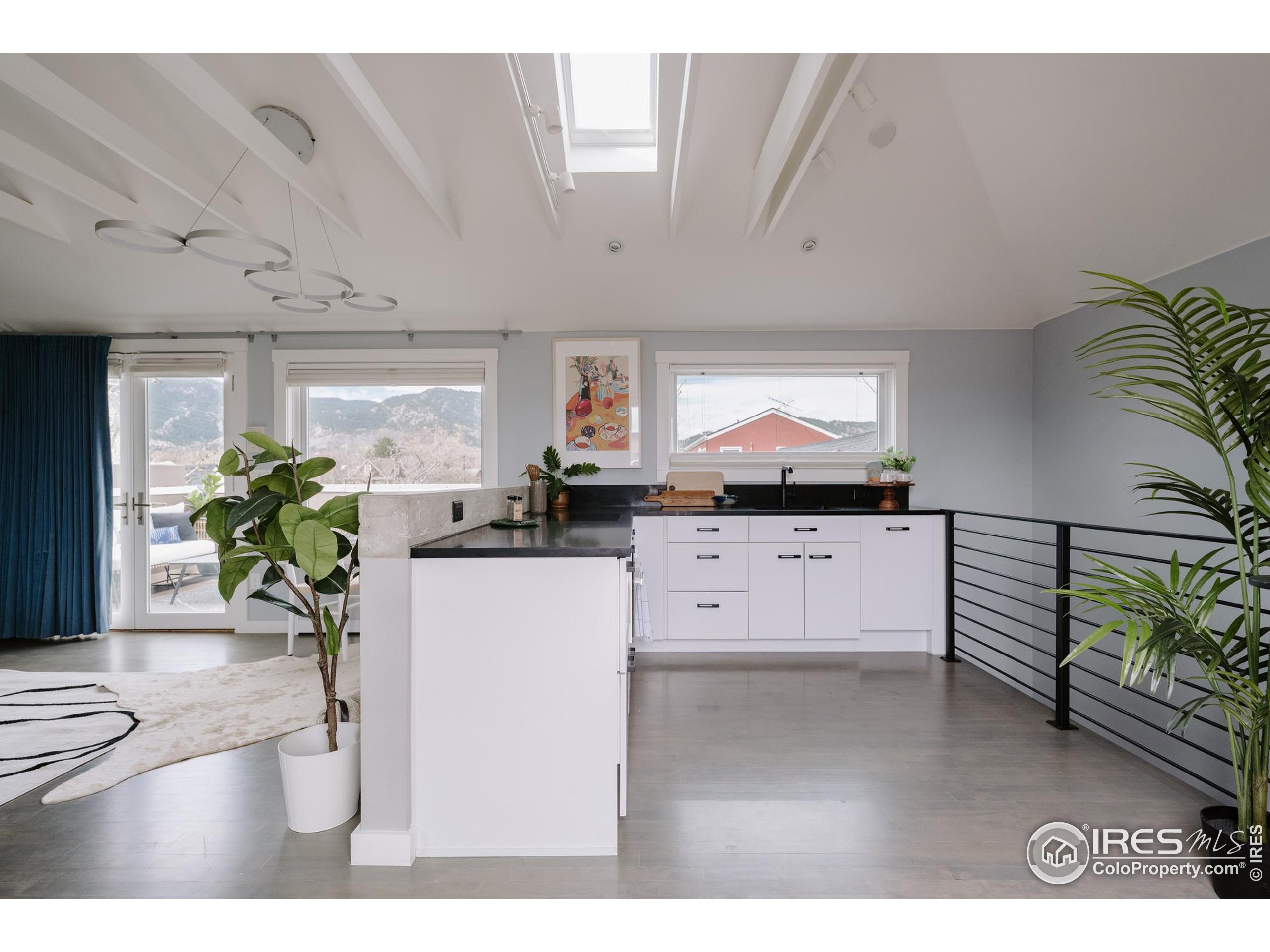 1938 Pearl St Unit: 201