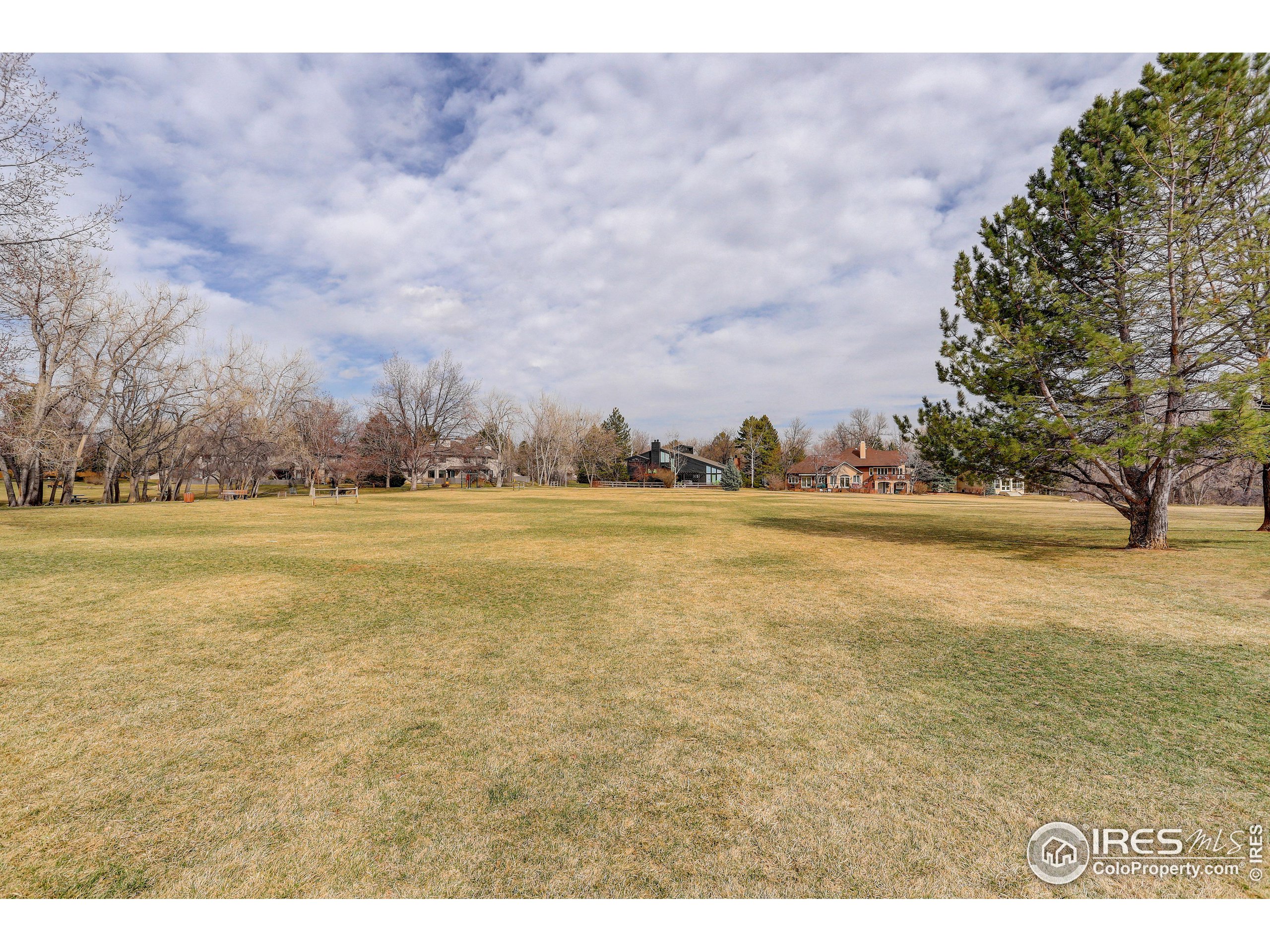 4461 Pembroke Gdns