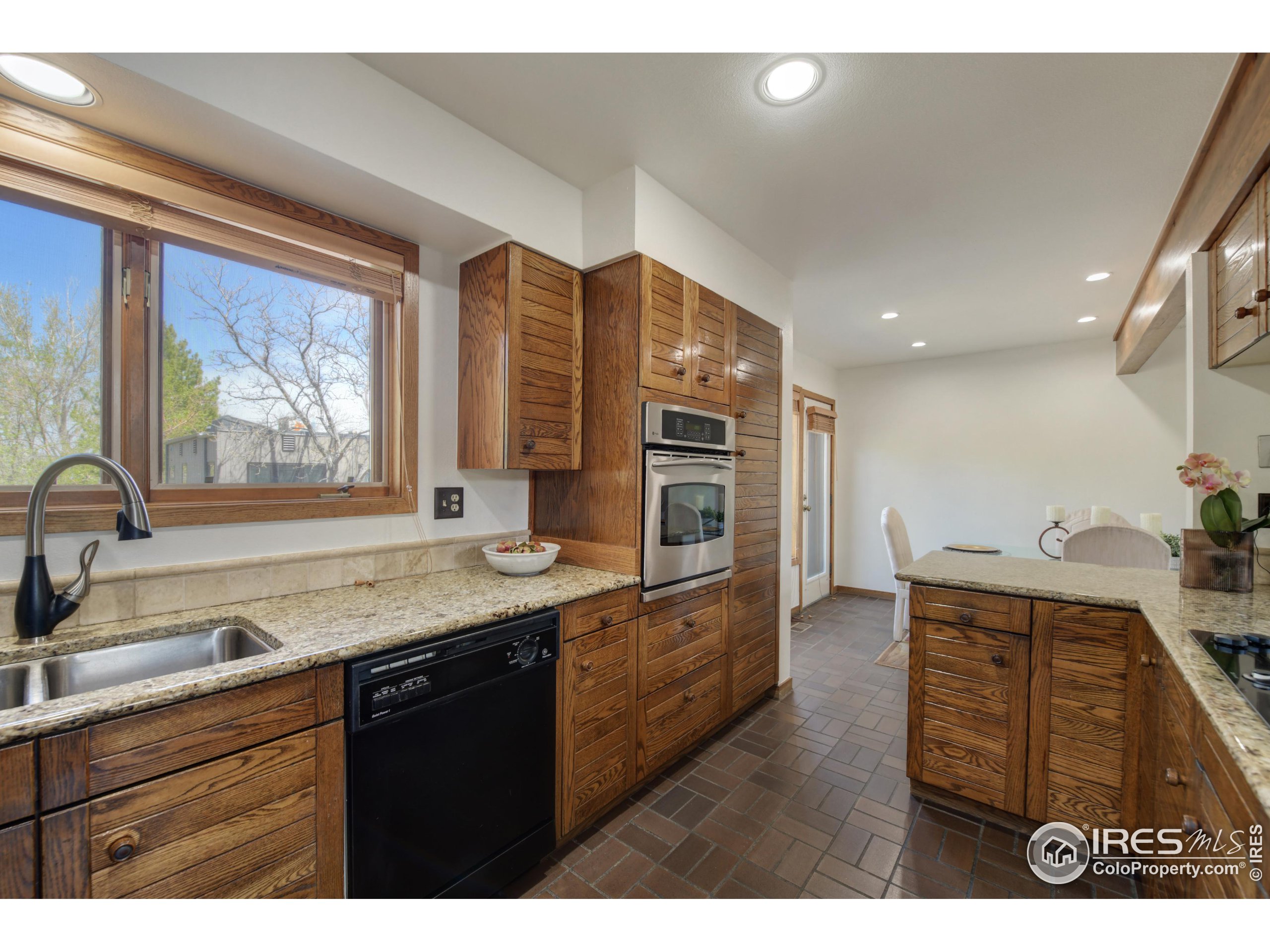 455 Poplar Ave