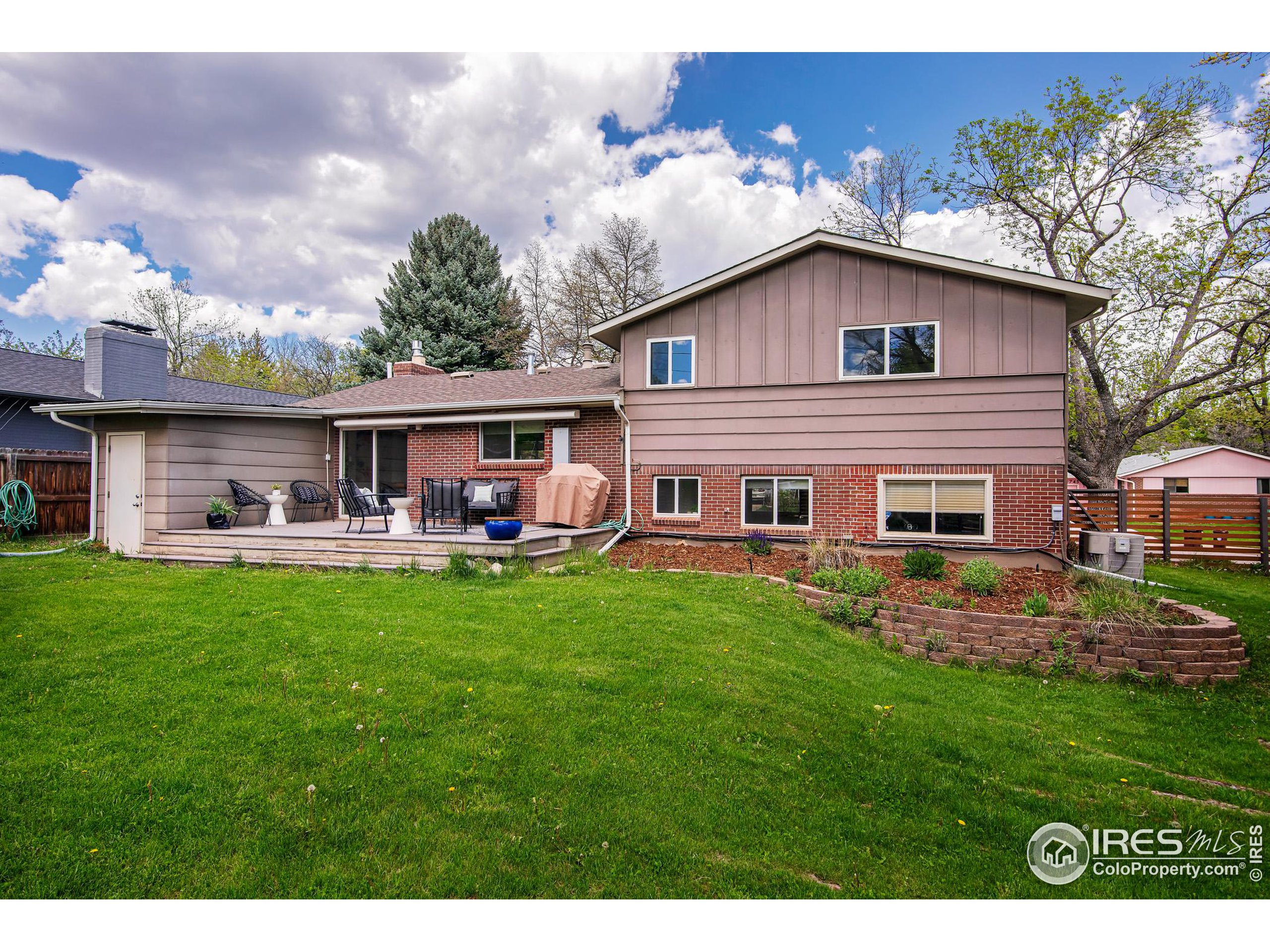 1730 Dogwood Ln