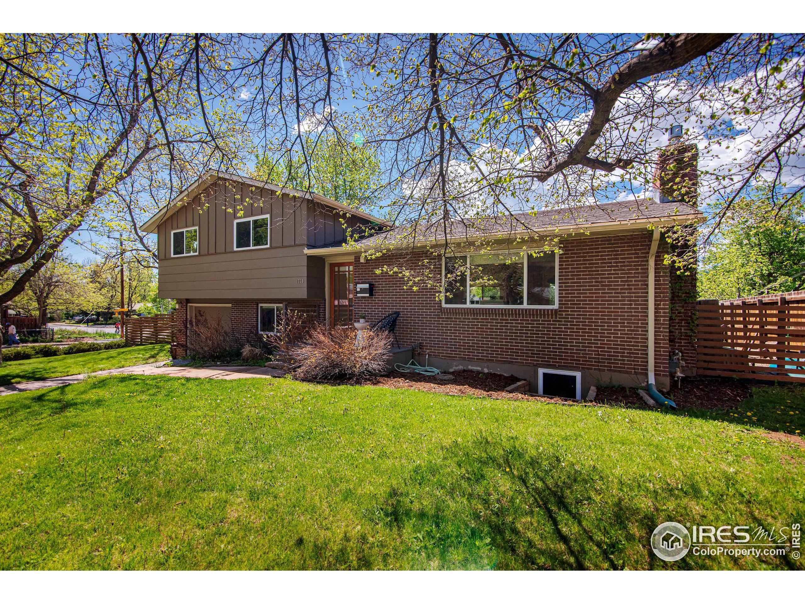 1730 Dogwood Ln