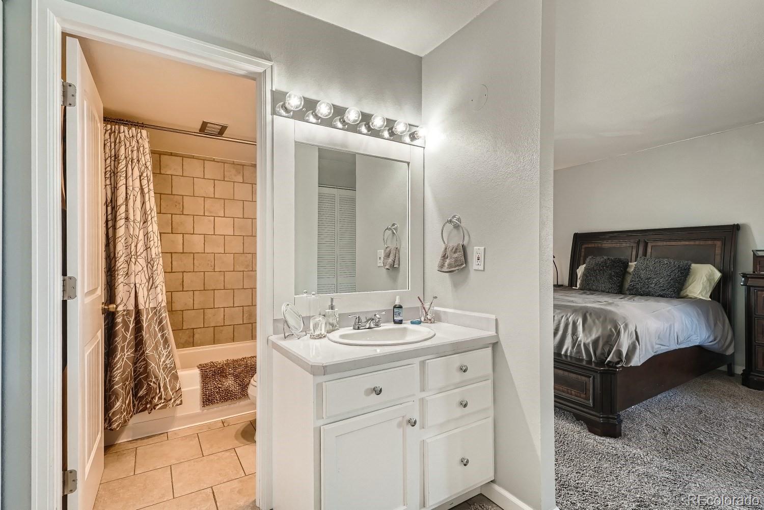 2 Adams Street Unit: 905