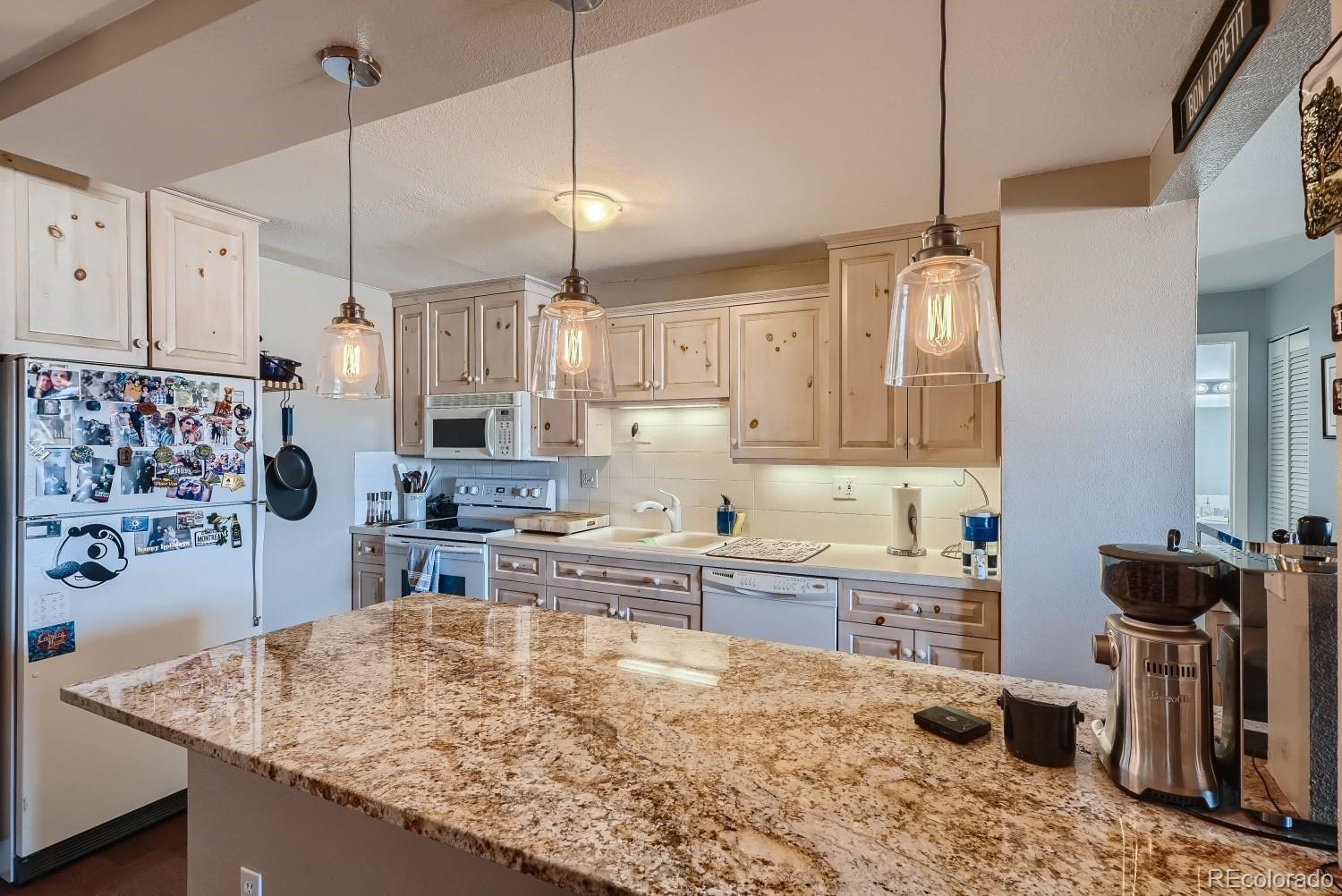 2 Adams Street Unit: 905