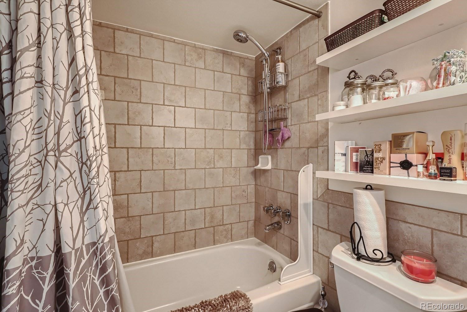 2 Adams Street Unit: 905