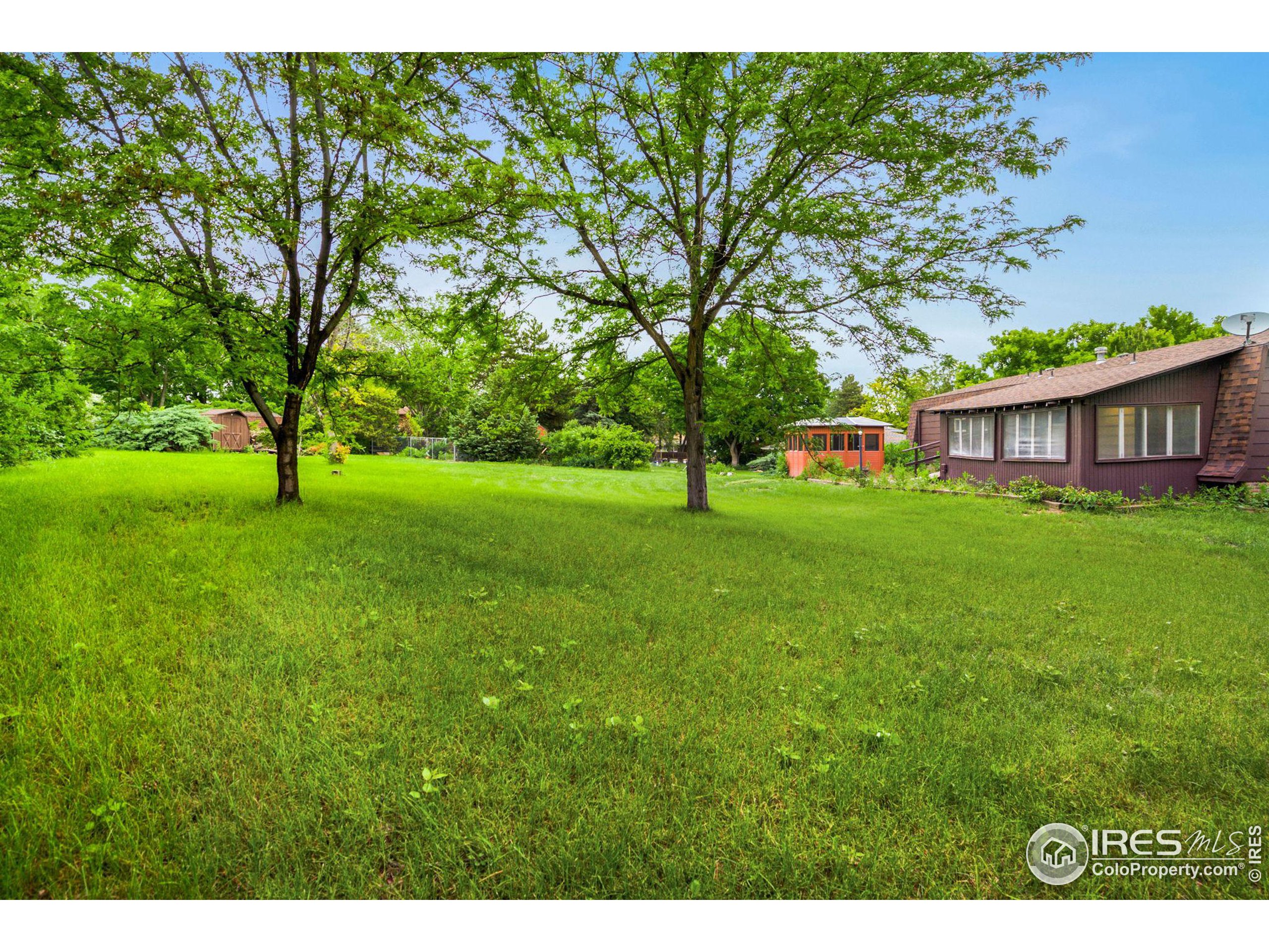 1562 Caddoa Dr