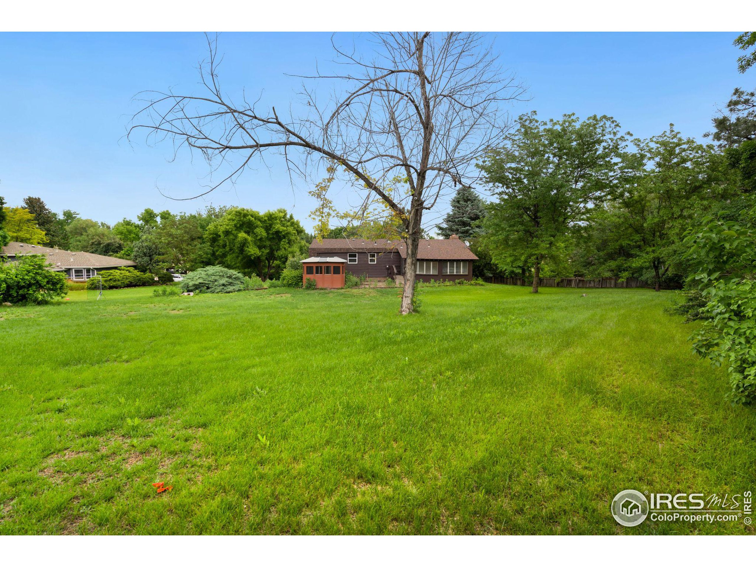 1562 Caddoa Dr