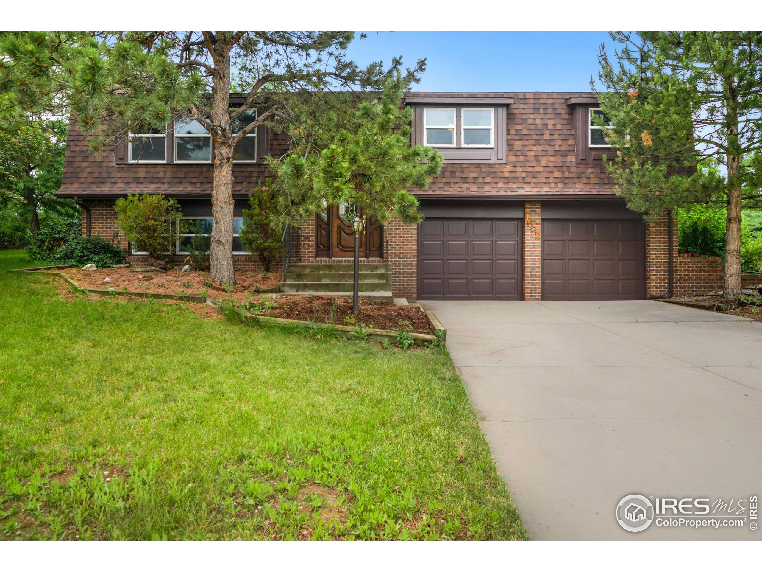 1562 Caddoa Dr