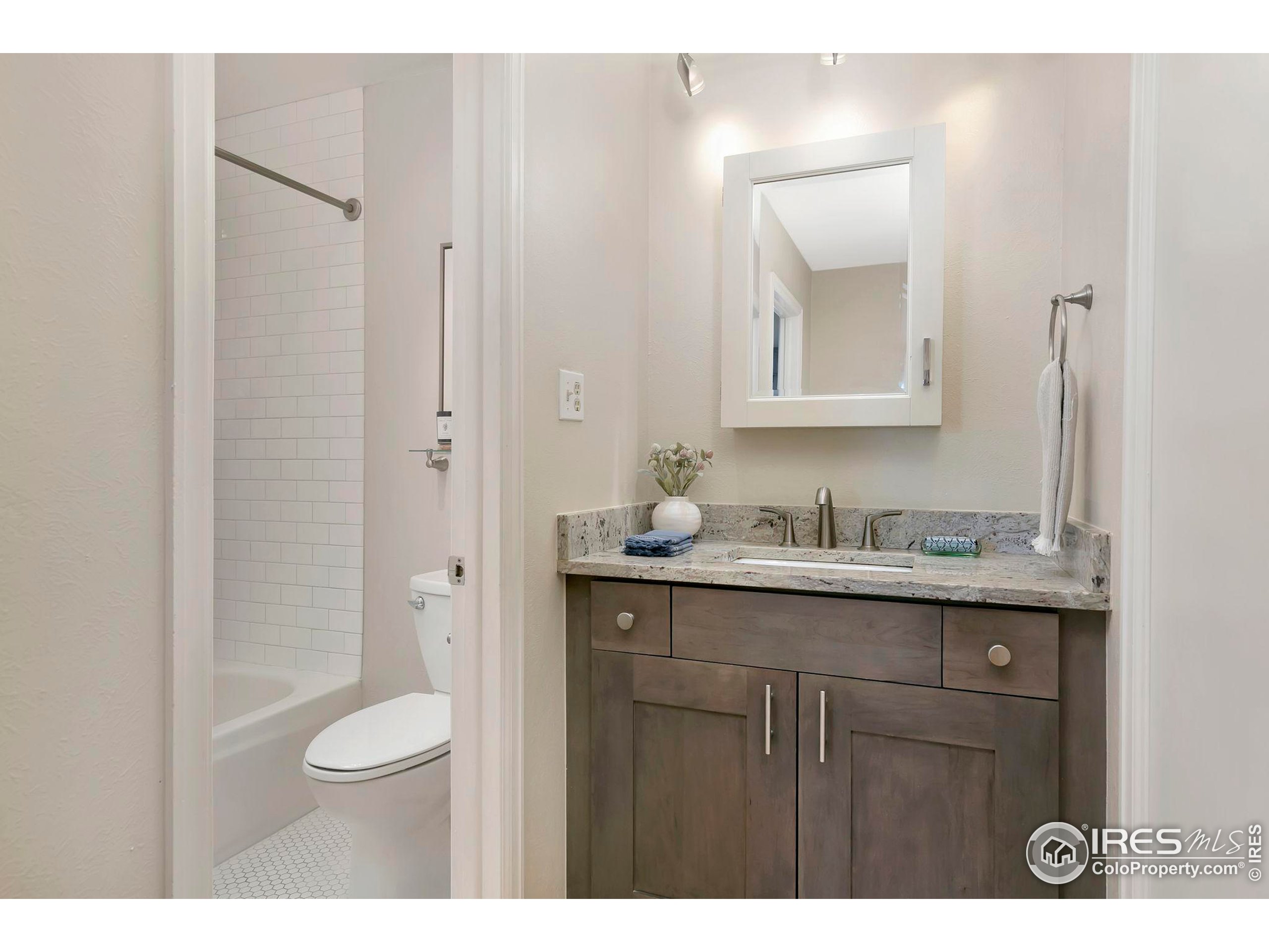 4222 Monroe Dr Unit: D