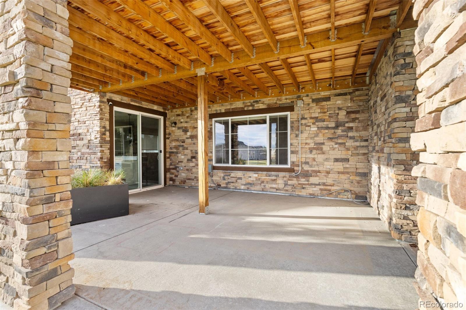 5825 Heritage Oak Drive