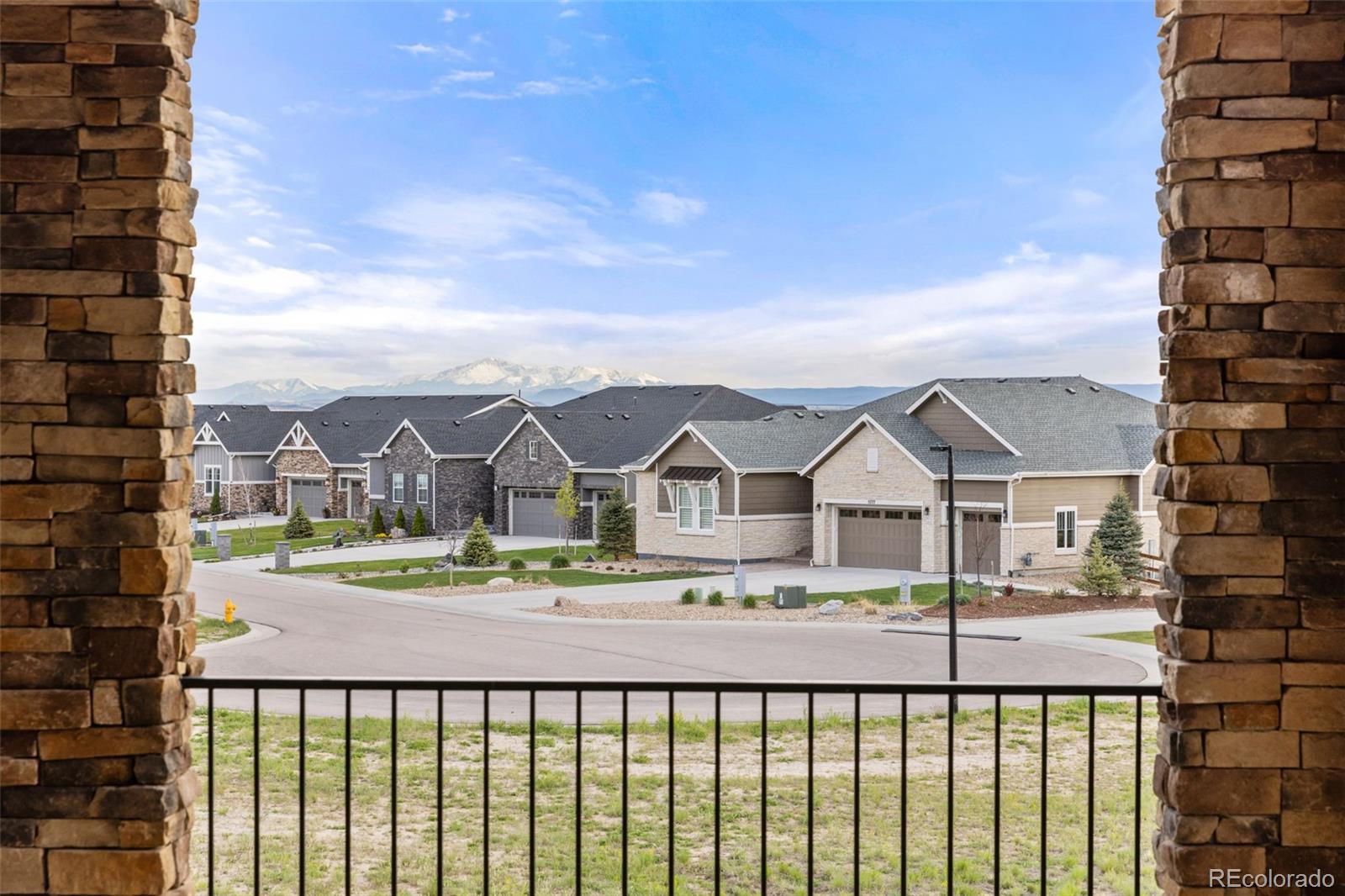 5825 Heritage Oak Drive