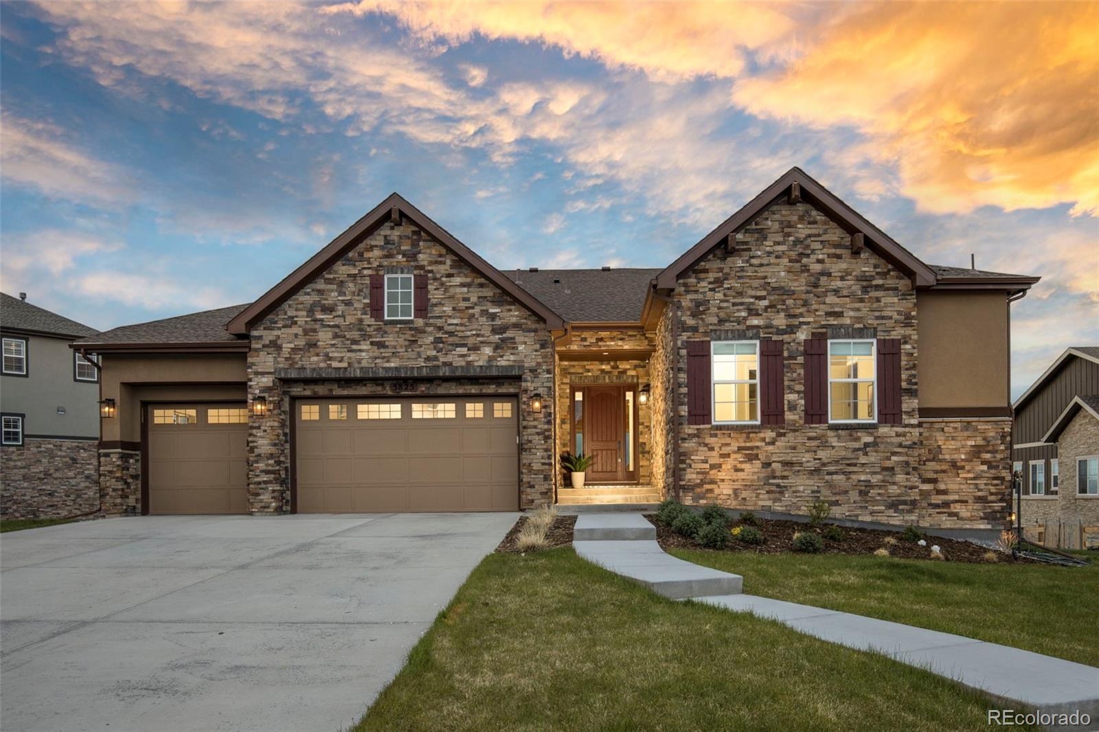 5825 Heritage Oak Drive