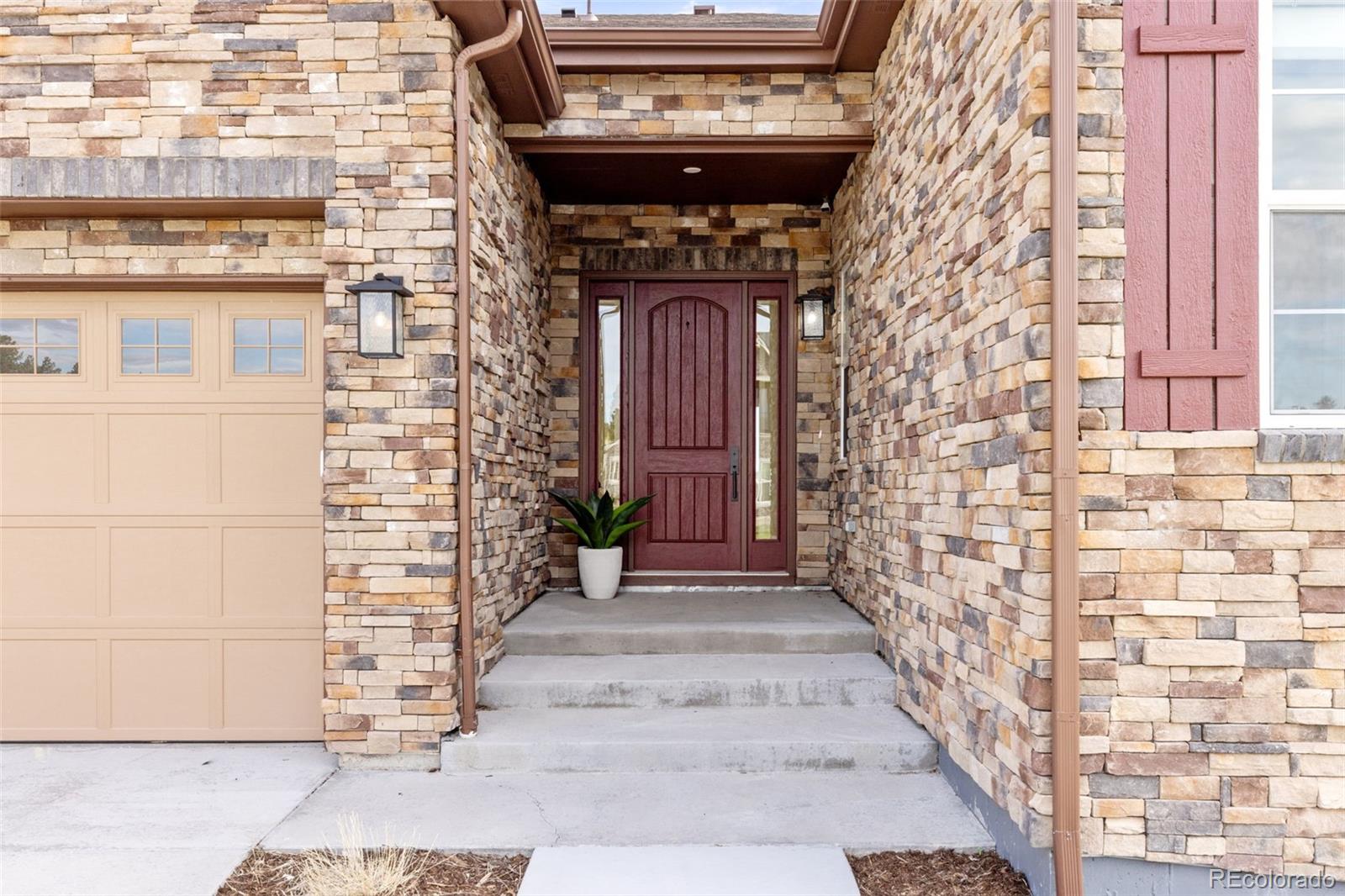 5825 Heritage Oak Drive