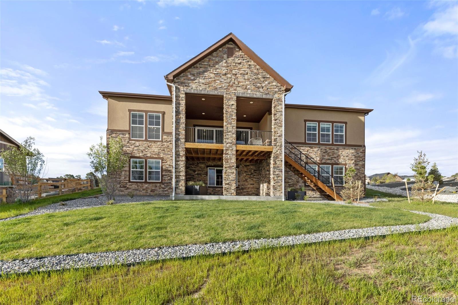 5825 Heritage Oak Drive