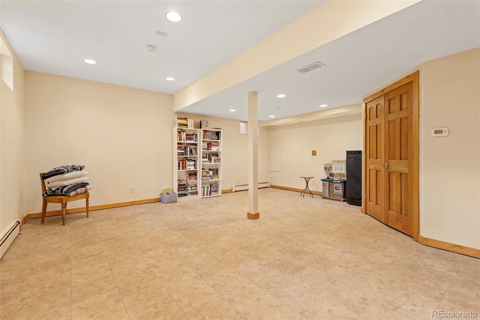 5996 N Villard Court