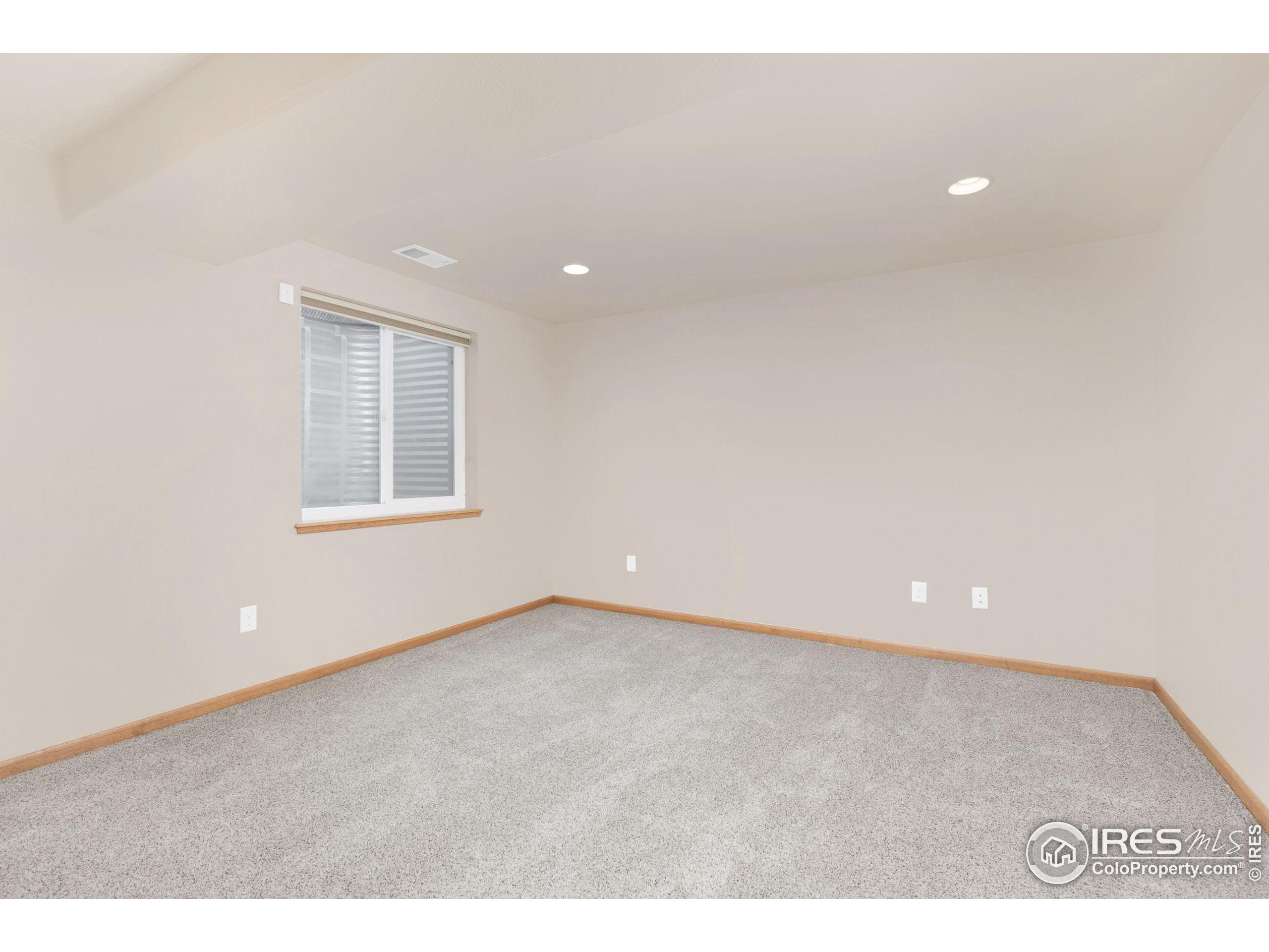 321 S Maple Ave