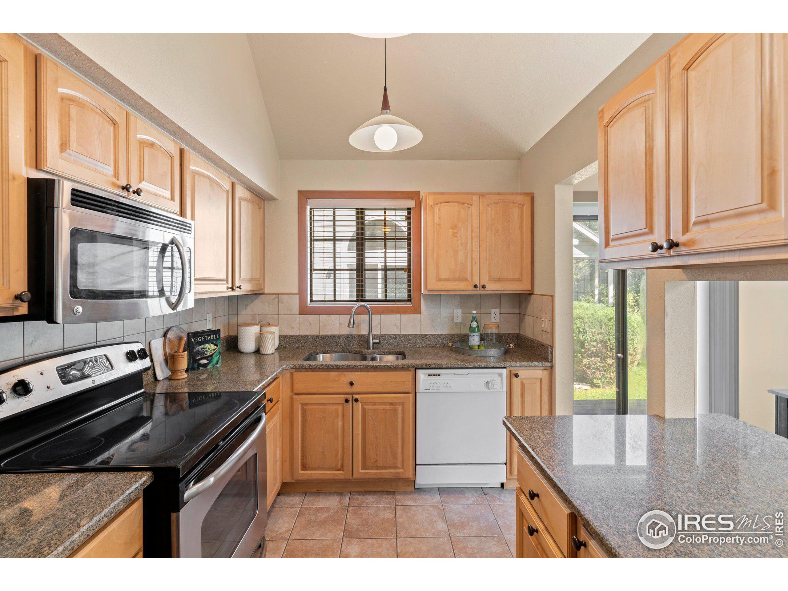 4872 Curie Ct