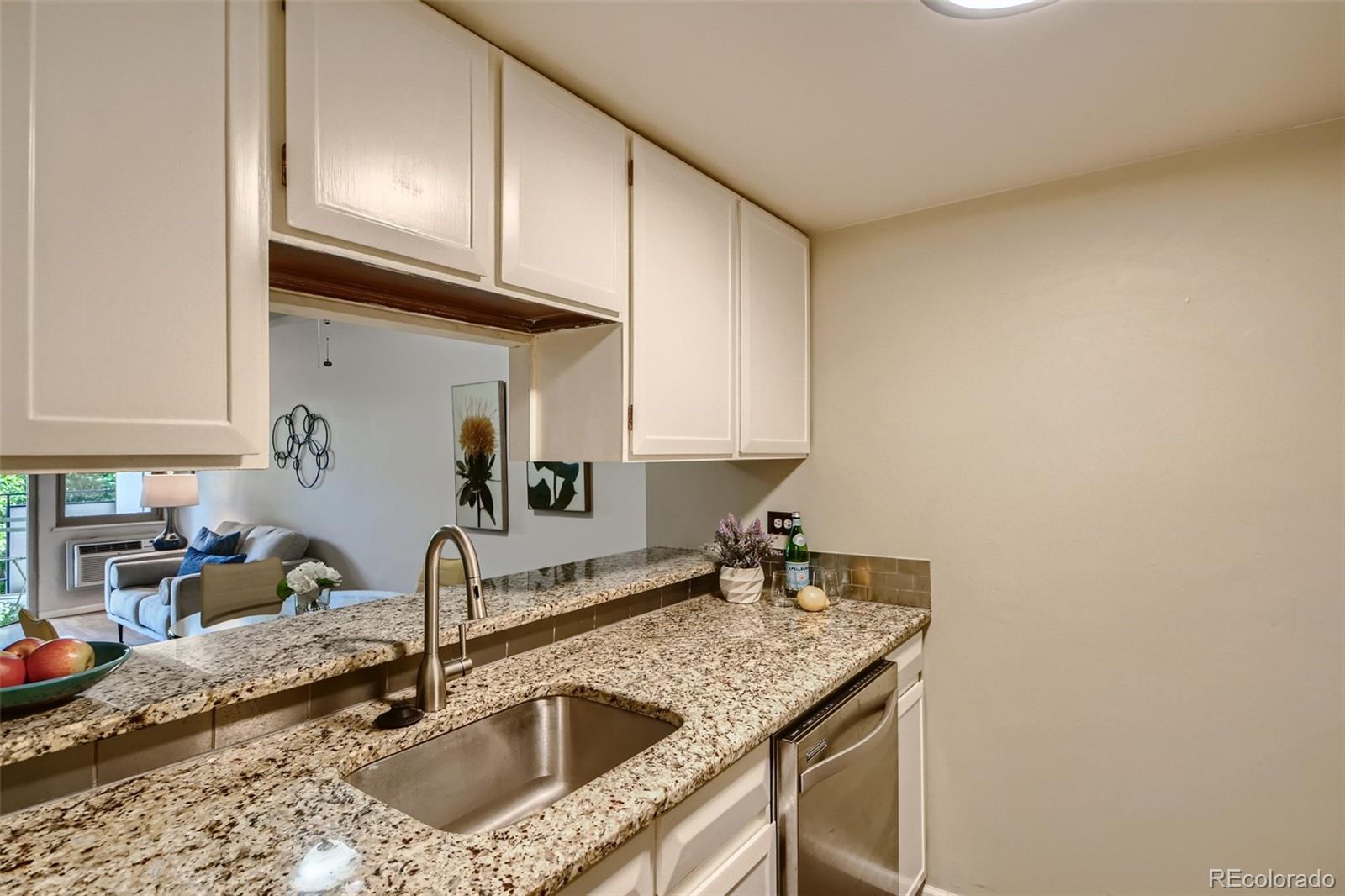 1265 Elizabeth Street Unit: 305