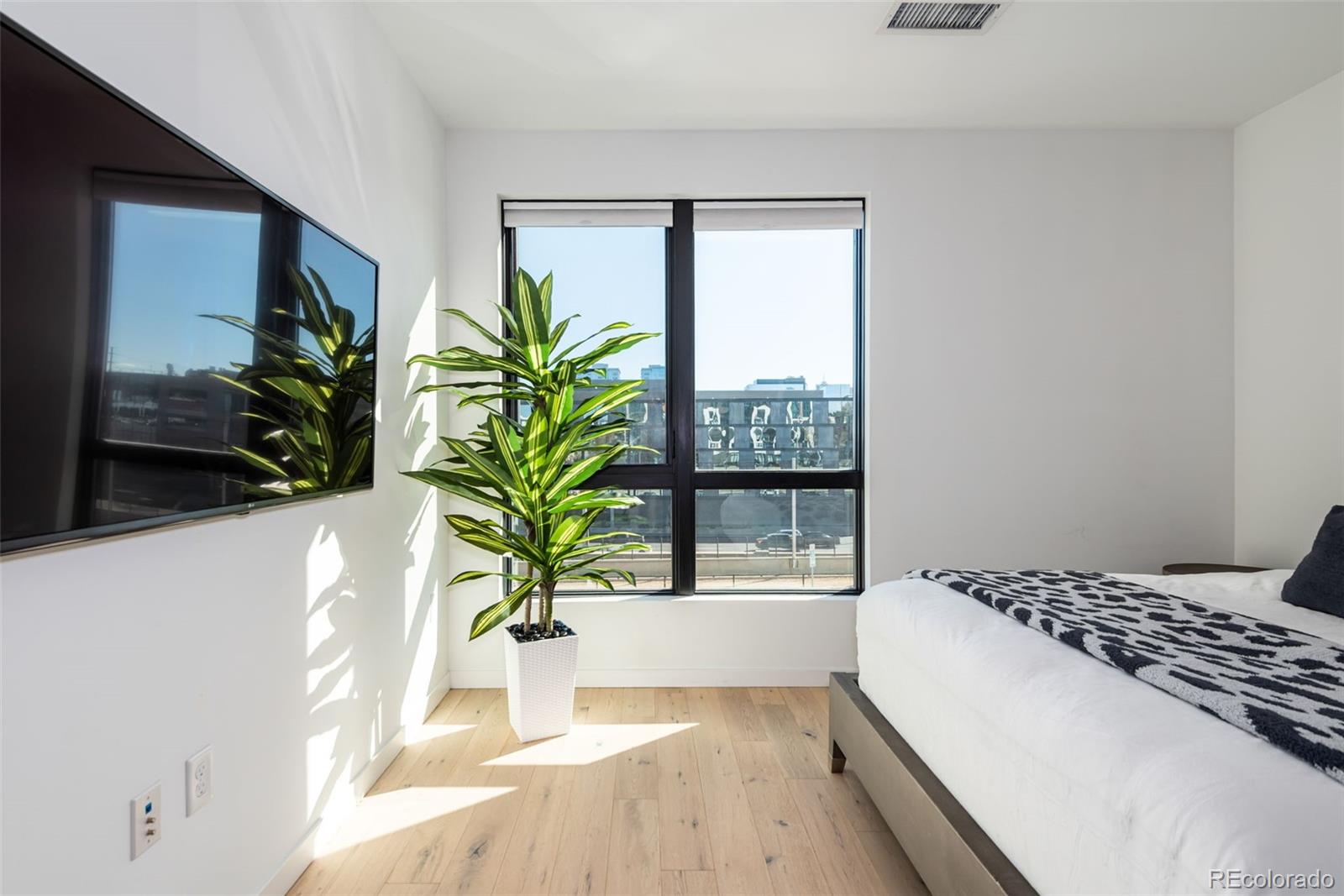 1735 Central Street Unit: 212