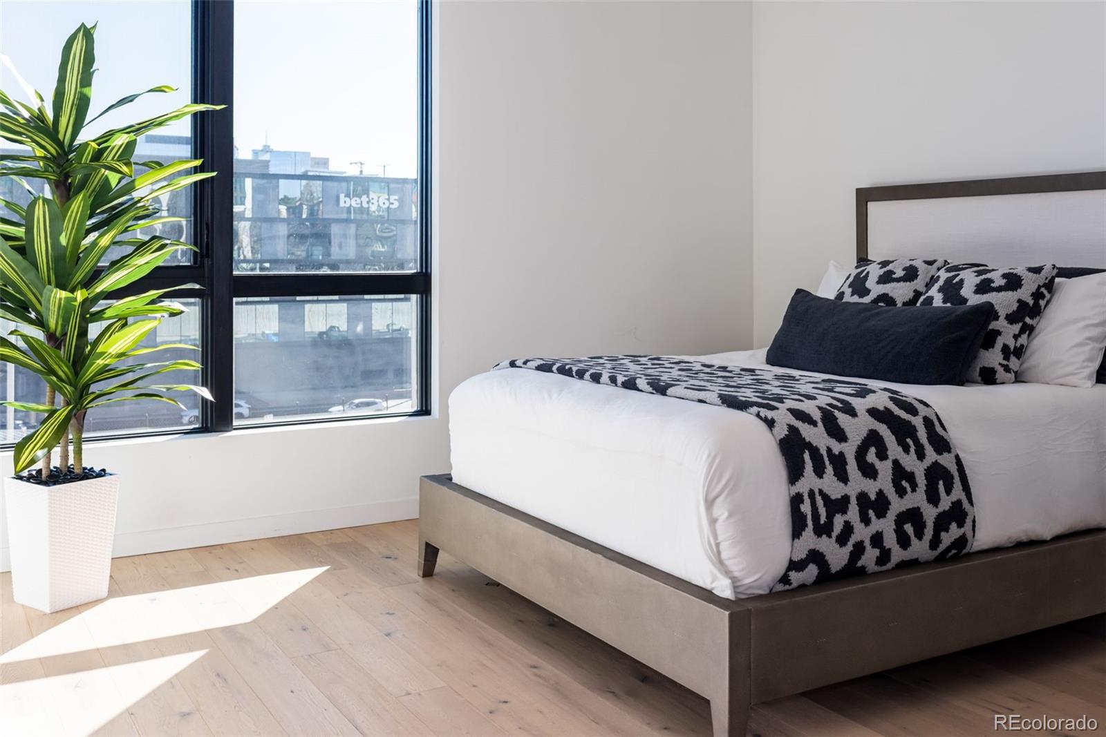 1735 Central Street Unit: 212