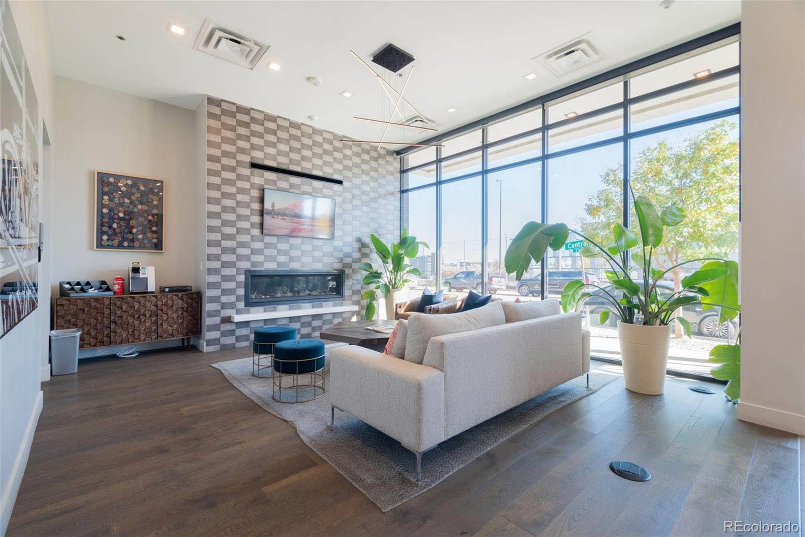 1735 Central Street Unit: 212