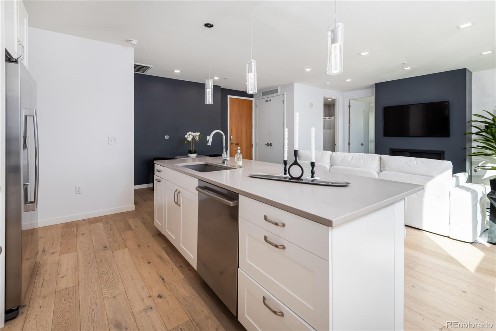 1735 Central Street Unit: 212