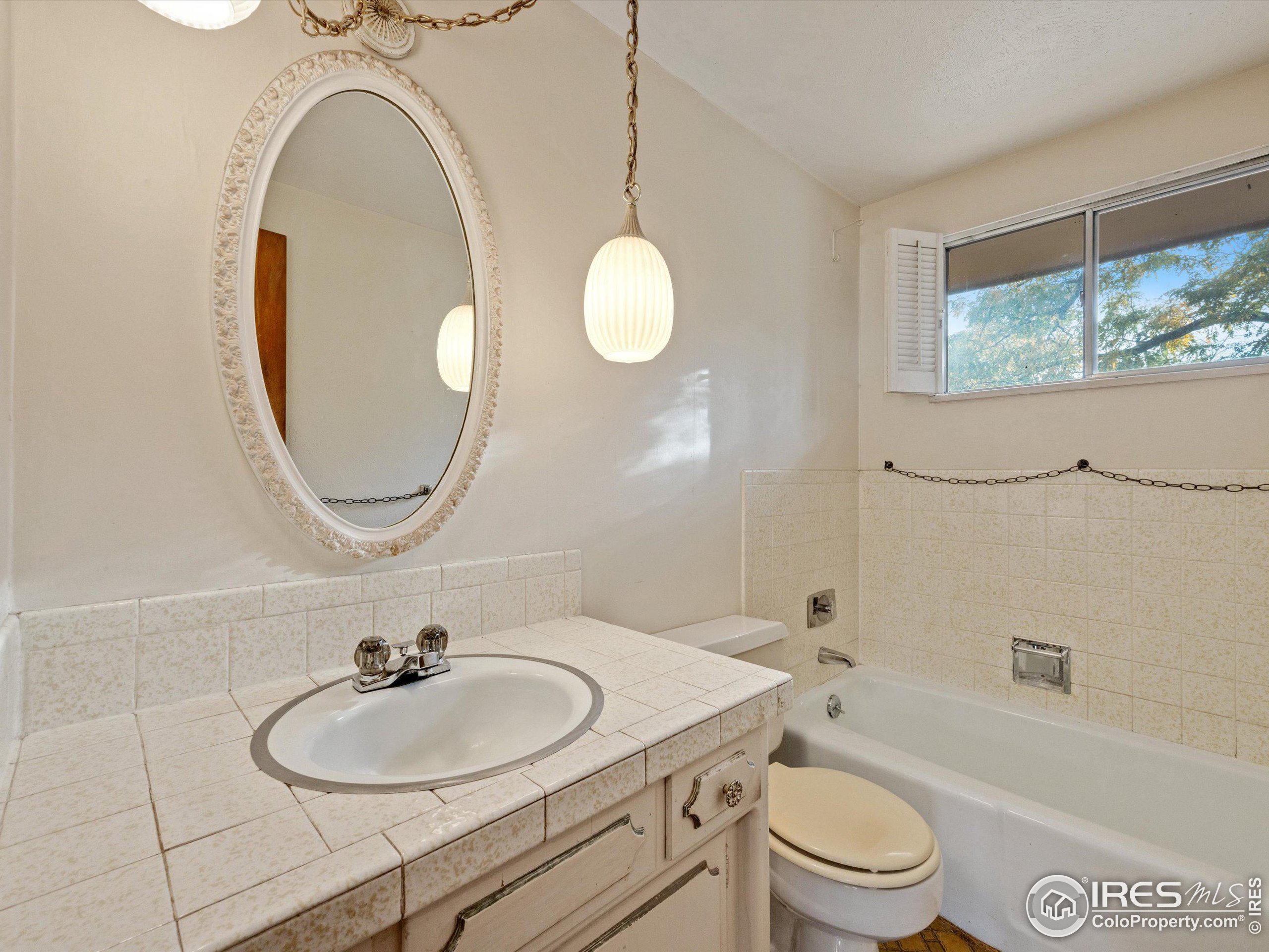 1525 Northwestern Rd