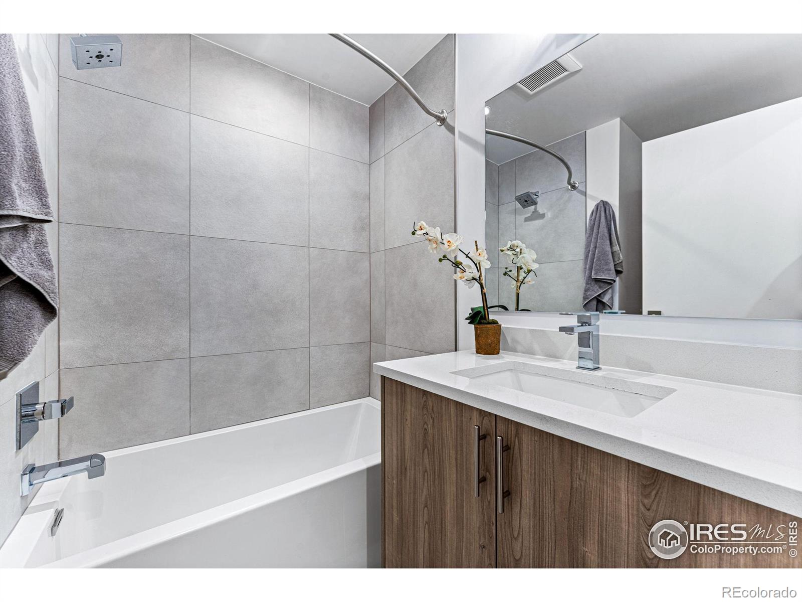 2465 Walnut Street Unit: 11