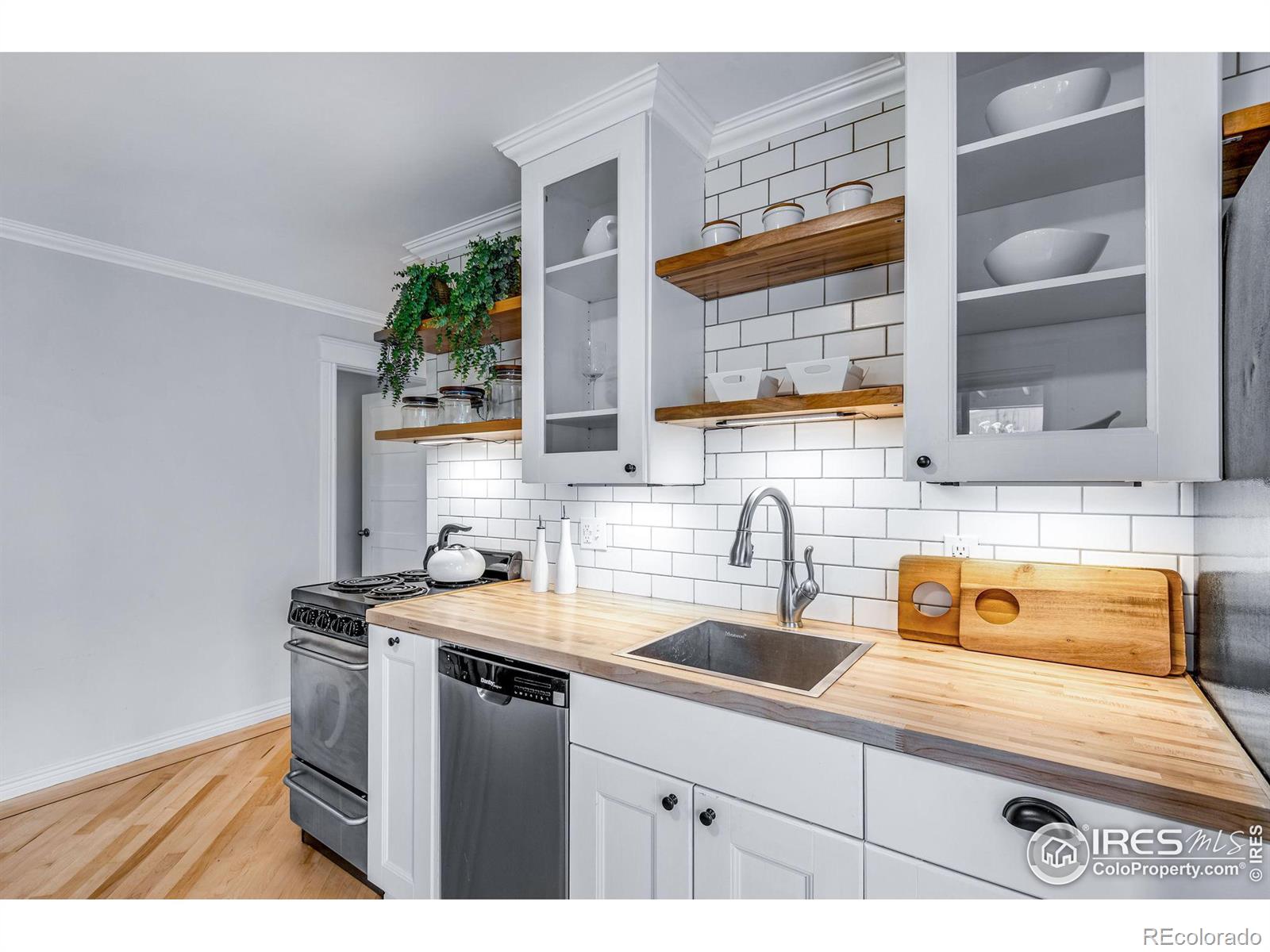 2420 9th Street Unit: 16