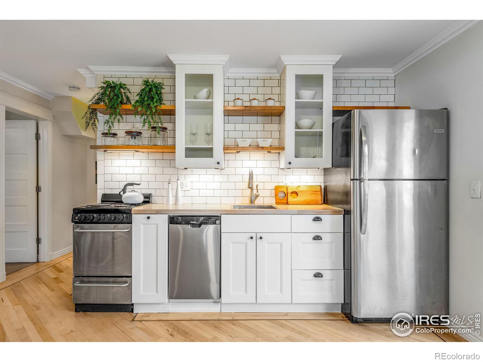 2420 9th Street Unit: 16