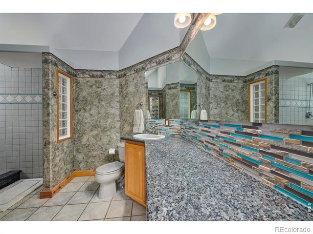 323 Spruce Way