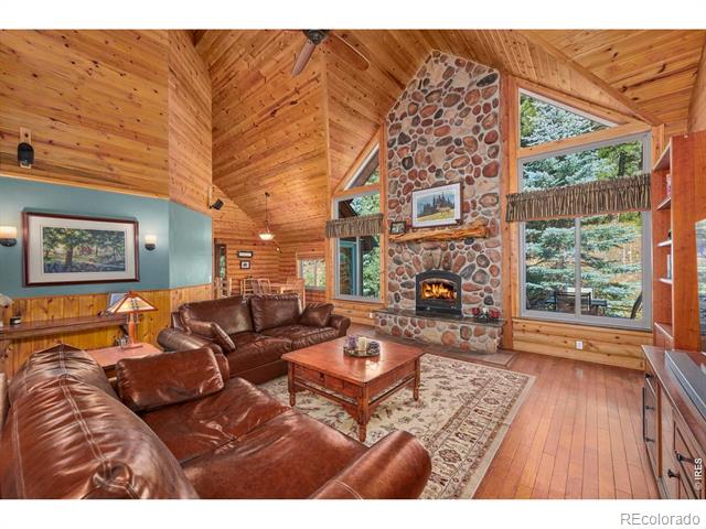 323 Spruce Way