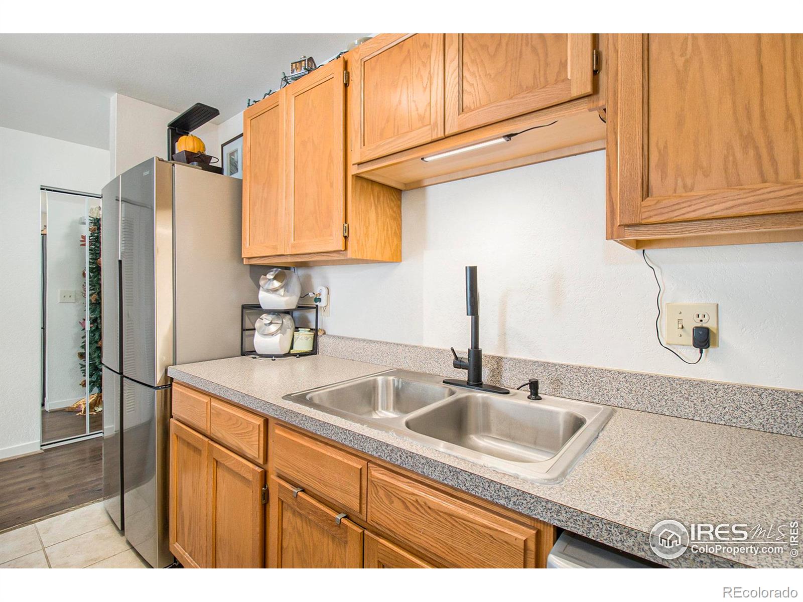 225 E 8th Avenue Unit: F-4