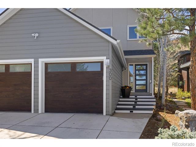 300 Oakwood Place