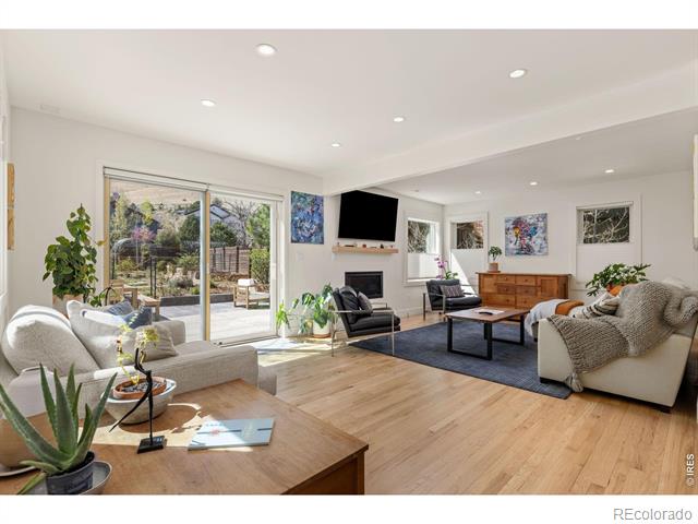 300 Oakwood Place