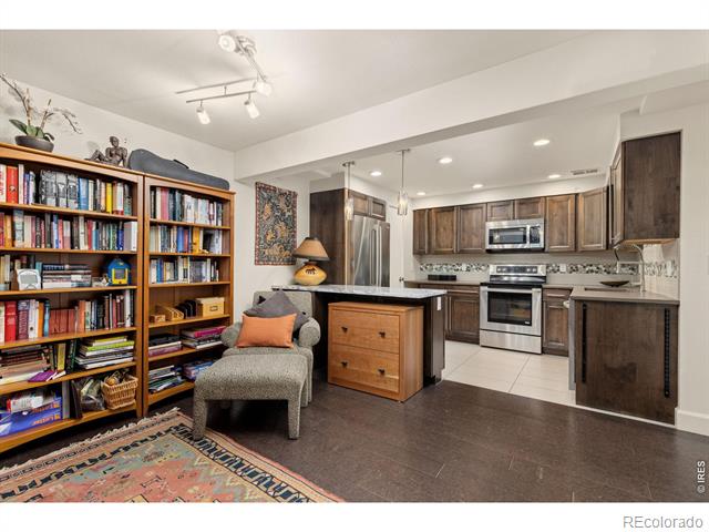 300 Oakwood Place