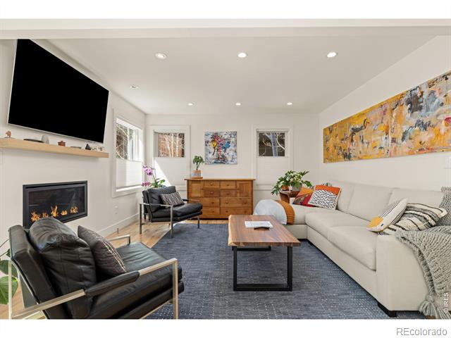 300 Oakwood Place