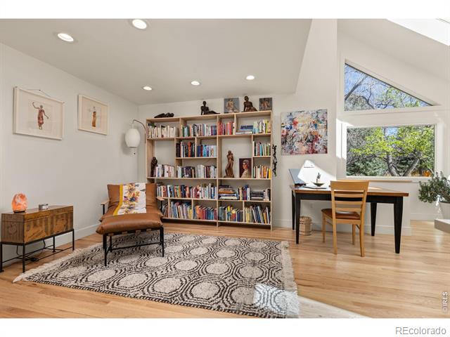300 Oakwood Place