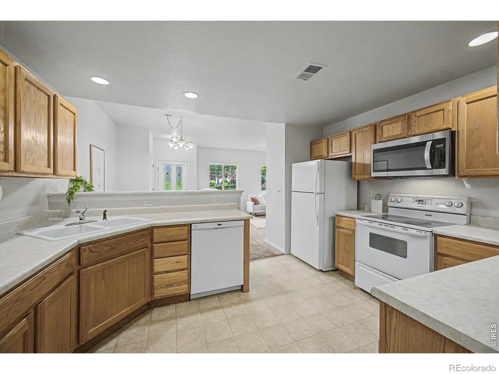 1703 Whitehall Drive Unit: 4F
