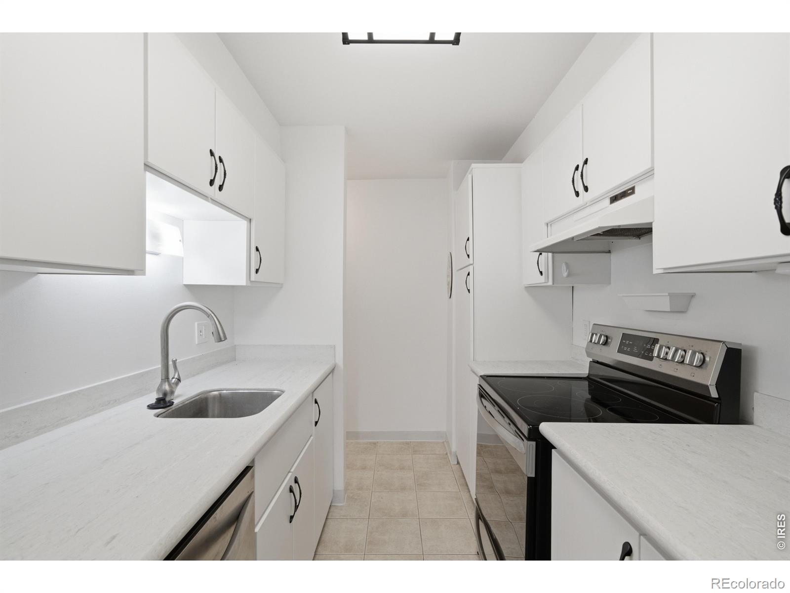 1313 Steele Street Unit: 606