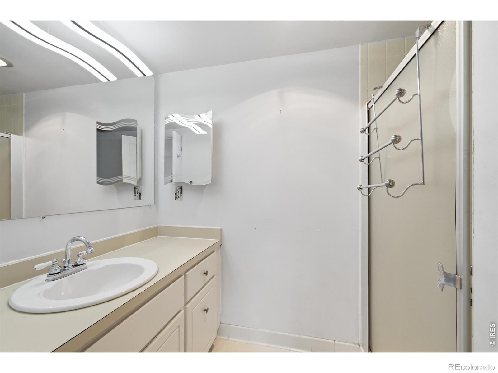 1313 Steele Street Unit: 606