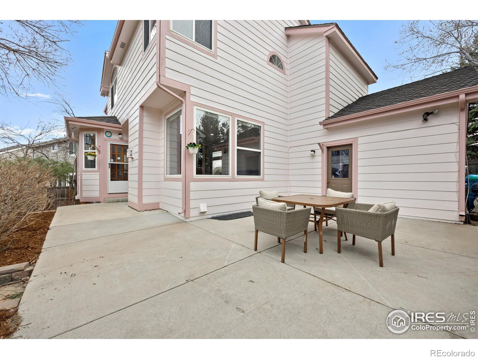 830 W Mulberry Street