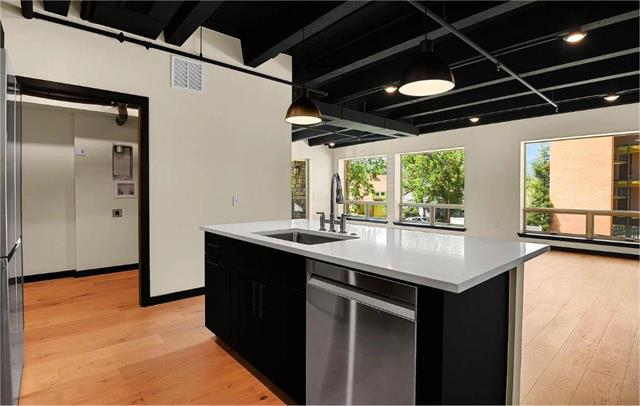 20 Boulder Court 201