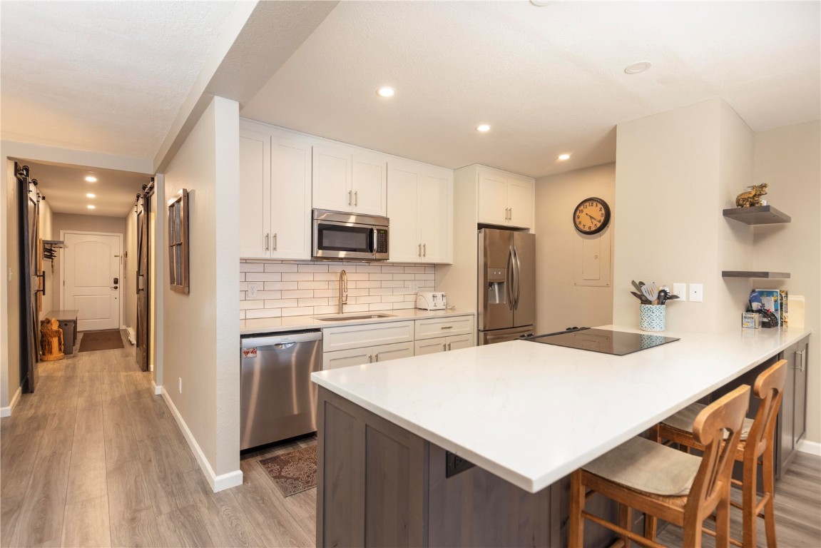 325 Four Oclock ROAD A103