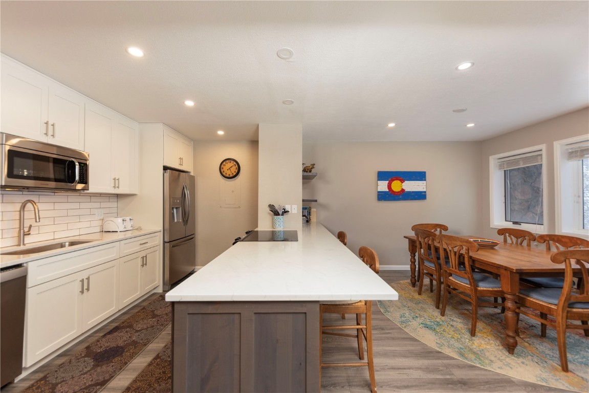 325 Four Oclock ROAD A103