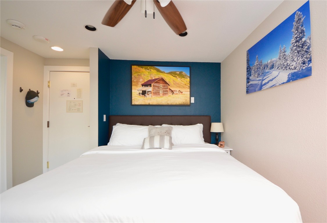 535 S Park AVENUE 215