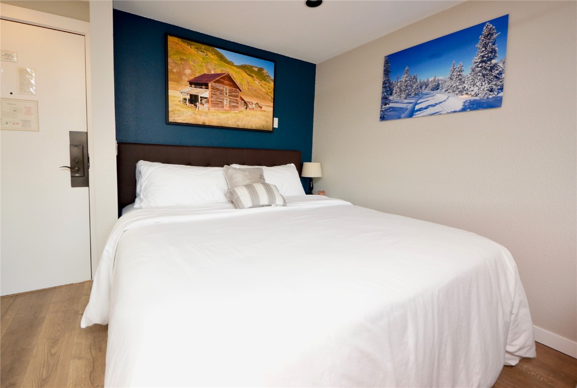 535 S Park AVENUE 215