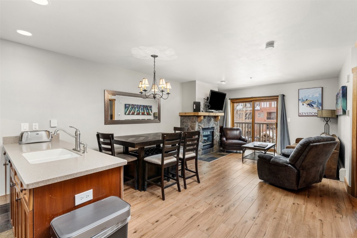 20 Hunki Dori COURT 2294